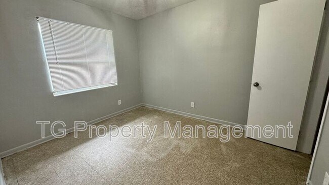 Foto del edificio - 7459 Grant Ave