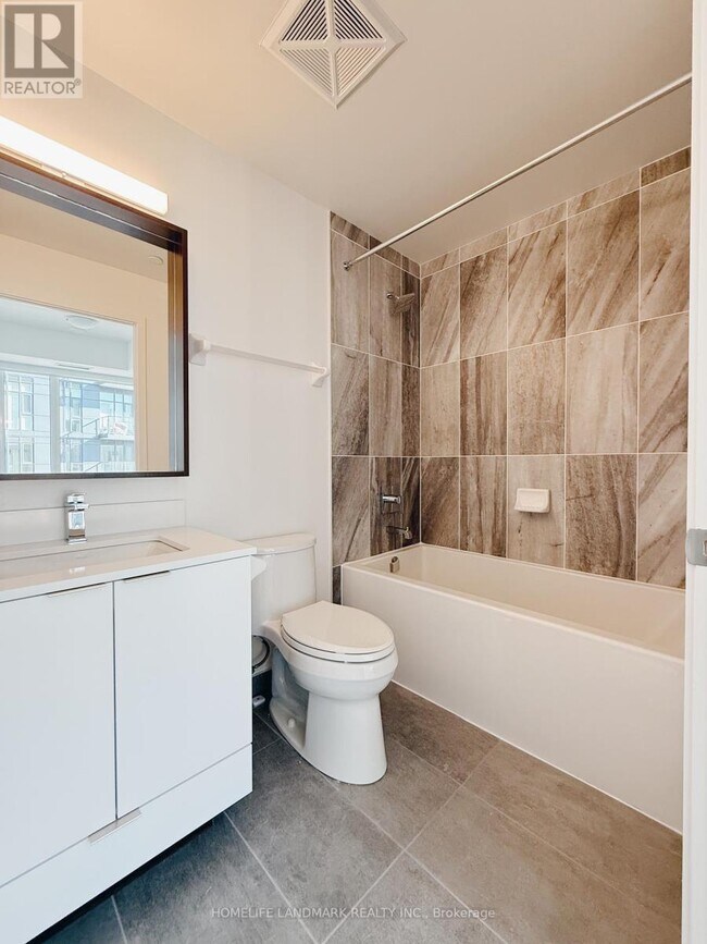 Photo du bâtiment - 543 Richmond St W