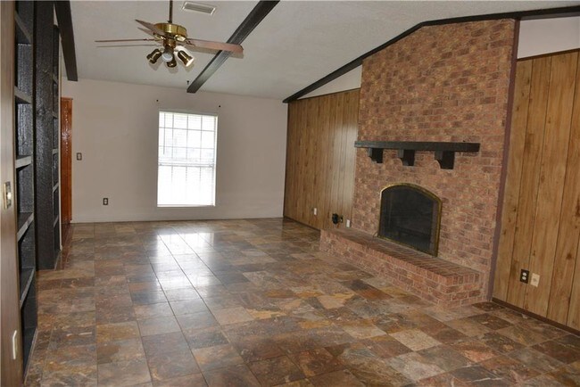 Building Photo - 2925 Golden Meadow Dr