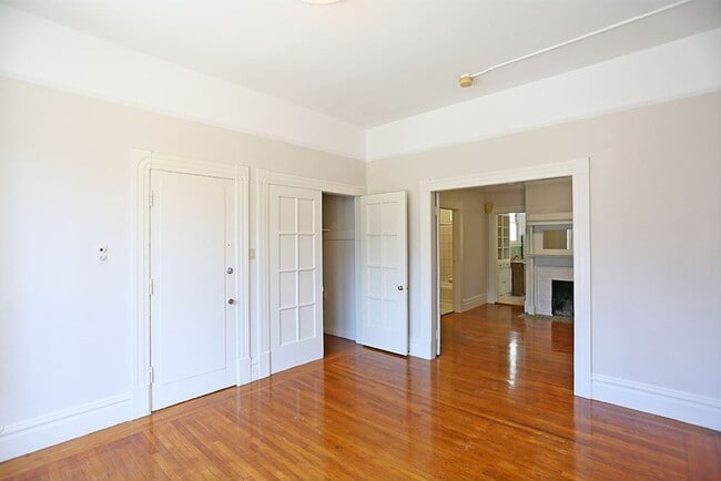 Building Photo - 614 10th Ave