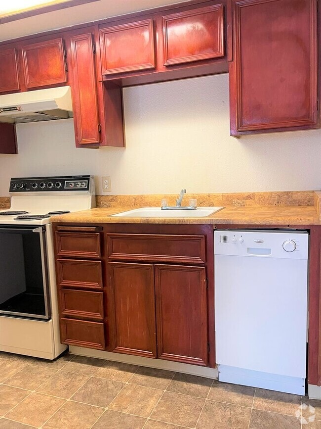 Building Photo - 3701 Colonial Dr