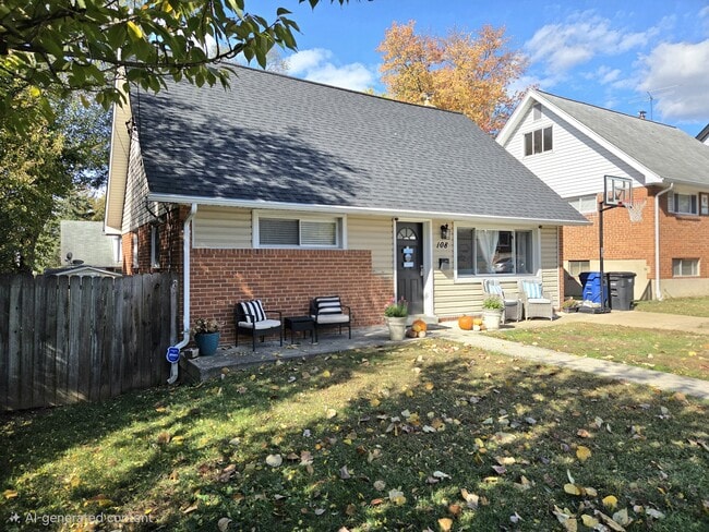 Photo - 108 N Gladden St House