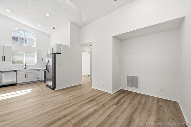 Foto del edificio - 7618 Pinewalk Dr S