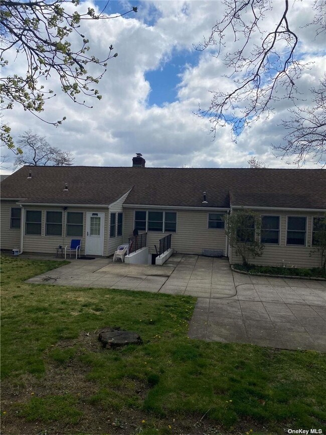 40 Hampton Rd Unit A, Lynbrook, NY 11563 Apartment for Rent in