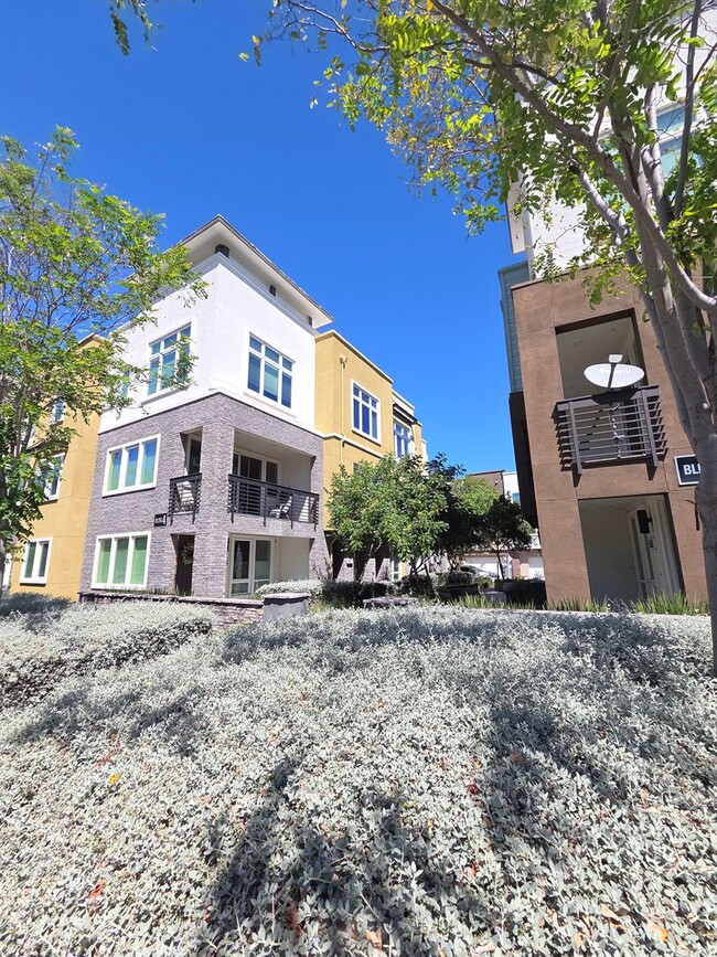 Building Photo - 5577 Apex Dr