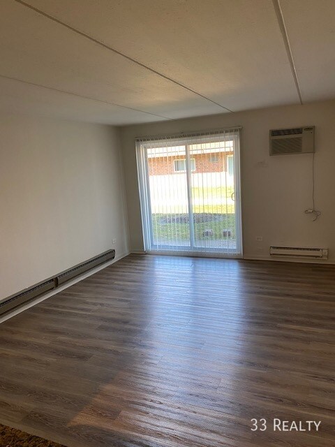 Building Photo - Large 1Bed 1Bath I Glenview with your own ...