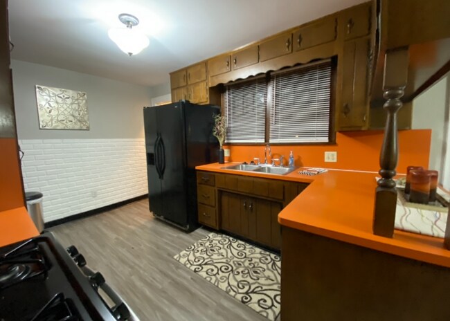 Foto del edificio - 1841 E 5th St