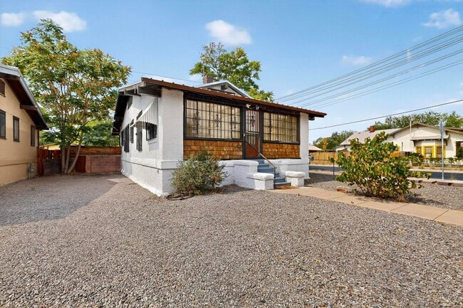 Foto del edificio - Downtown BUNGALOW 2 Bedroom 1 Bath