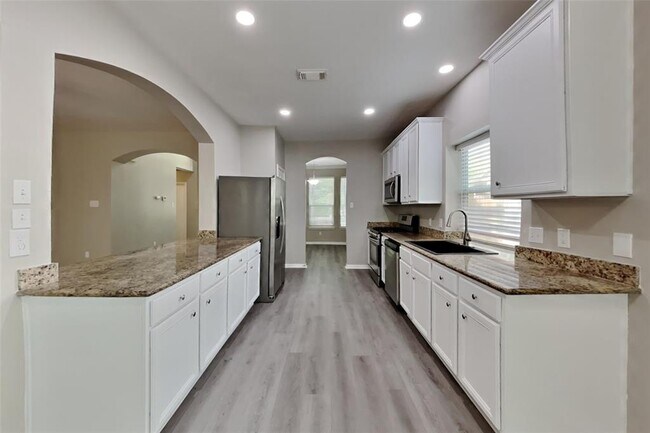 Building Photo - 14 Prairie Oak Dr
