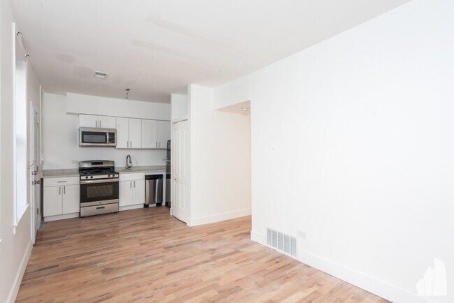 Building Photo - 923 S Carpenter St