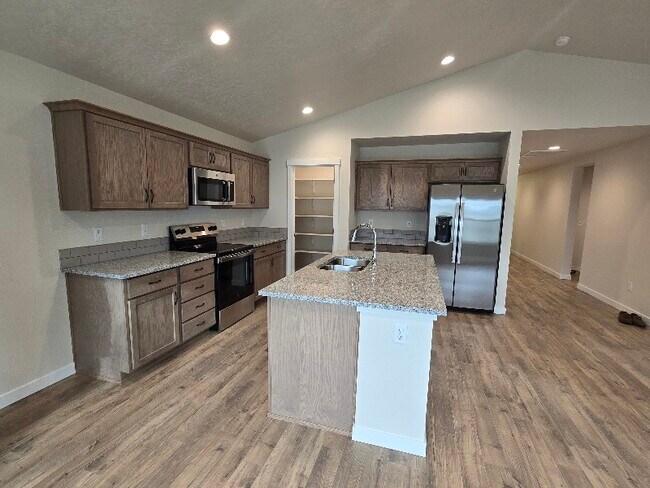 Foto del edificio - 323 Omphale St W