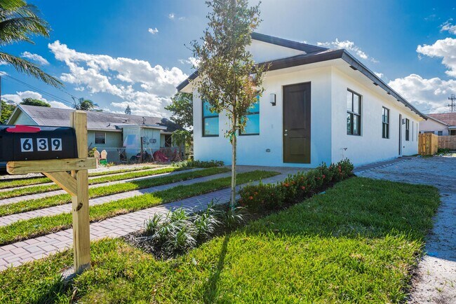 Building Photo - 639 Washington Ave