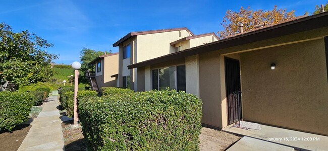 Foto del edificio - Orcutt Bluff's Single Story Condo with Det...