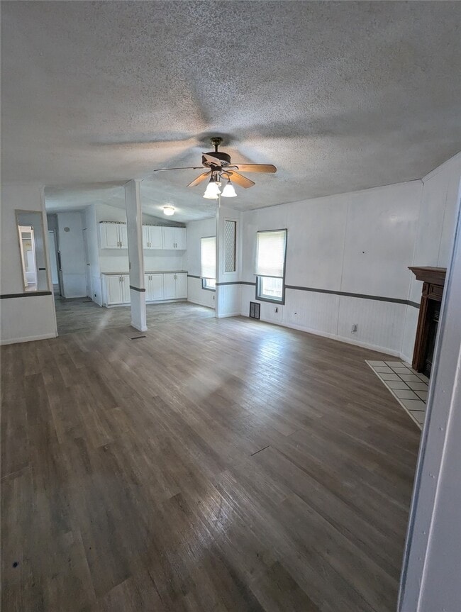 Building Photo - 10014 Cedar Landing Dr