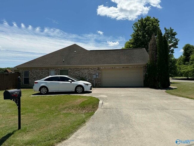 Foto del edificio - 100 Louise Taylor Cir