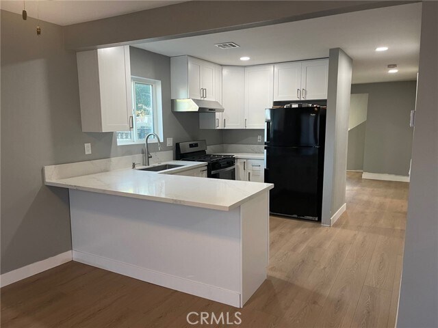 Foto del edificio - 21575 Webster Ave