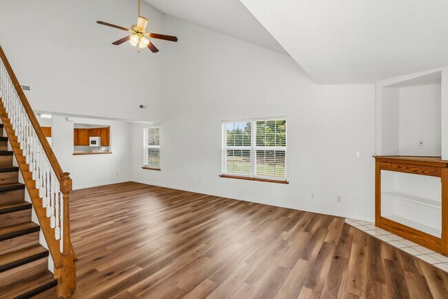 Foto del edificio - 1725-1727-1727 Louise Cir