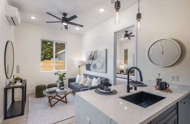 Building Photo - Modern 1-Bedroom Home in the Heart of San ...