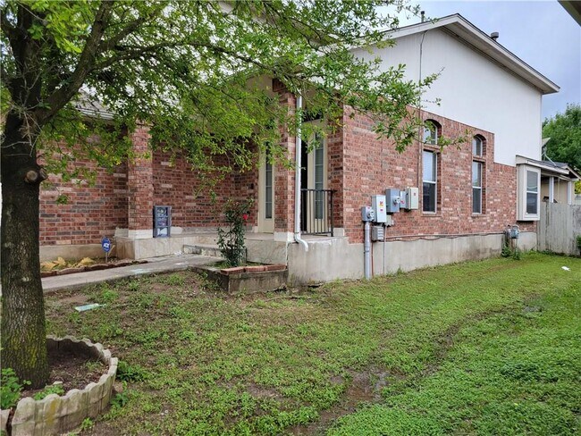 Foto del edificio - 312 Sweet Leaf Ln