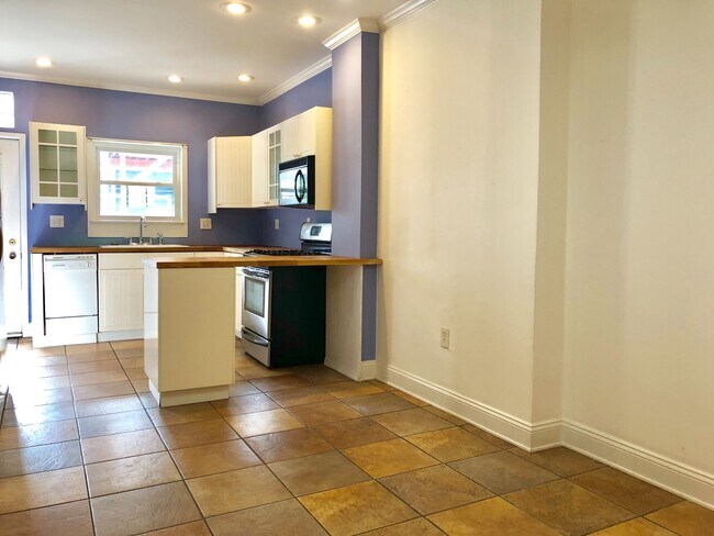 Building Photo - Fantastic 2 Bedroom Townhome in Highlandtown!