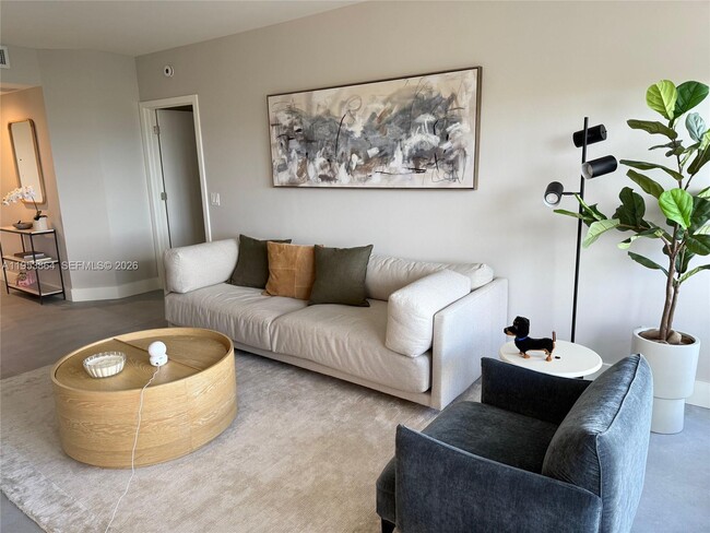 Foto del edificio - 4779 Collins Ave