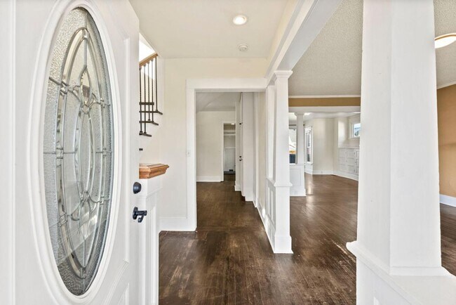 Foto del edificio - Spacious 3-Bed Tacoma Home w/ Office, A/C,...