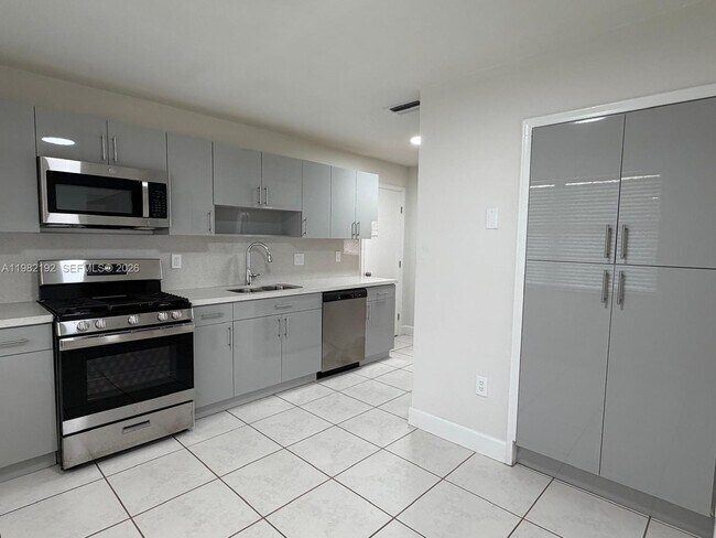 Building Photo - 3720 NW 116th Terrace