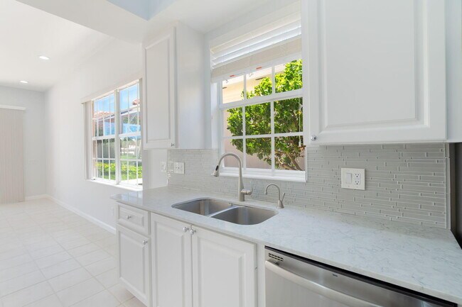 Foto del edificio - 4786 Blossom Dr