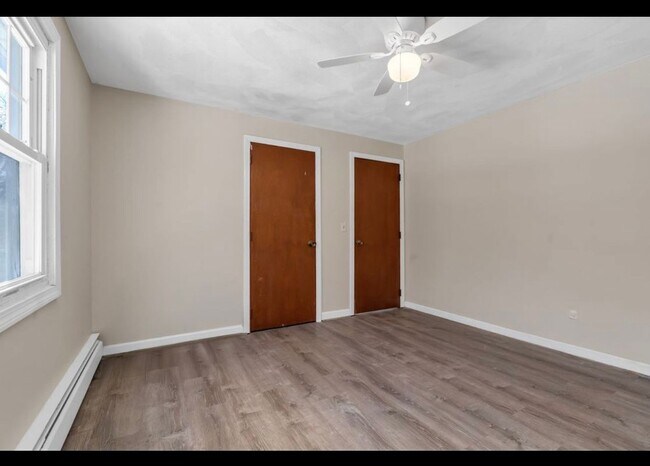 Building Photo - 14 Monson St