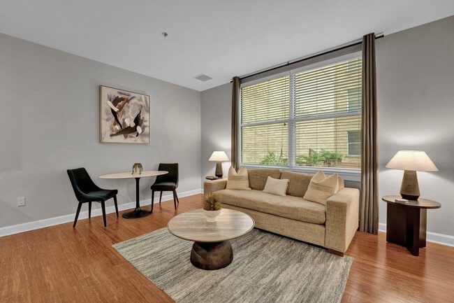 Building Photo - Metro67