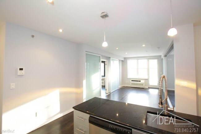 Foto del edificio - 84 Grand Ave