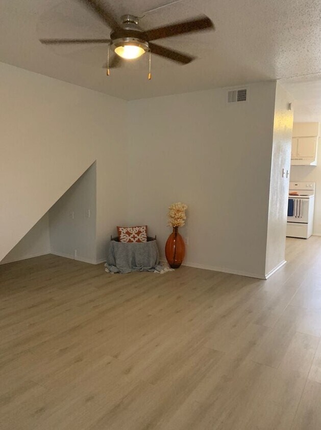 Foto principal - 2435 Montgomery Rd