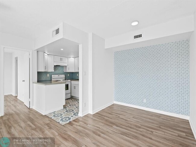 Foto del edificio - 1050 SE 15th St