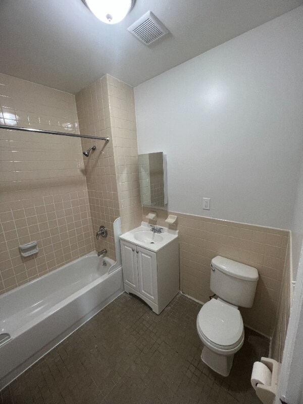 Building Photo - 44 Rockaway Ave