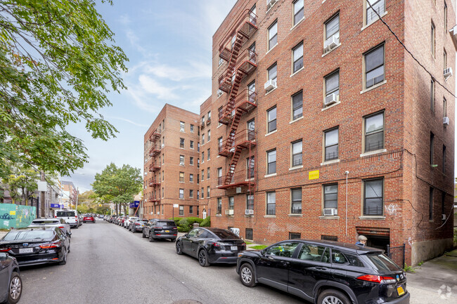 Building Photo - 1720 E 13th St