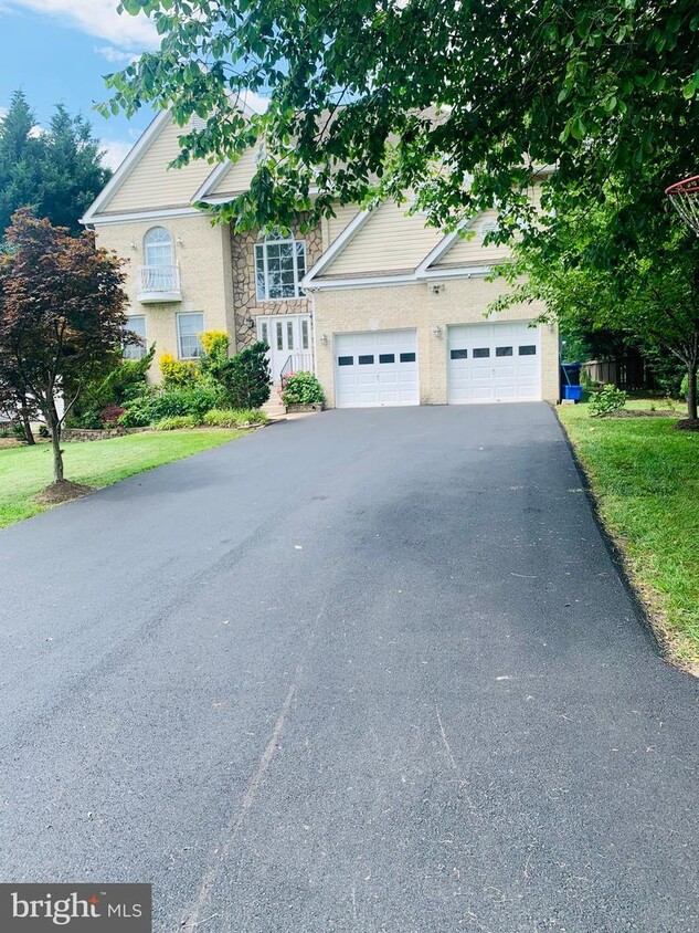 Primary Photo - 10400 Naglee Rd