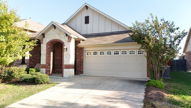 Foto del edificio - Charming 3-Bedroom Home with Luxurious Ame...