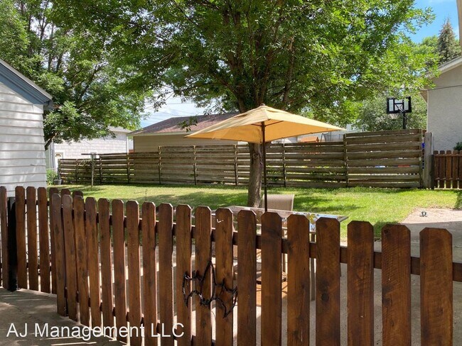 Building Photo - 3 br, 2 bath House - 412 S Minnesota