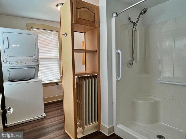 Building Photo - 2 N Spruce St