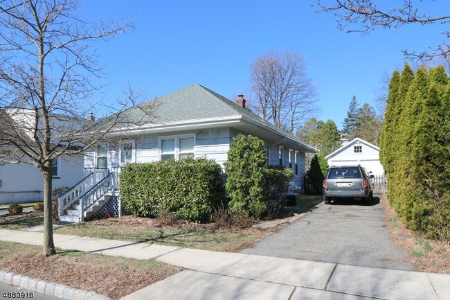 Building Photo - 10 Sunnyside Pl