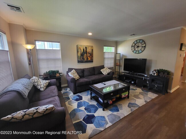 Building Photo - 17 Tack Ct