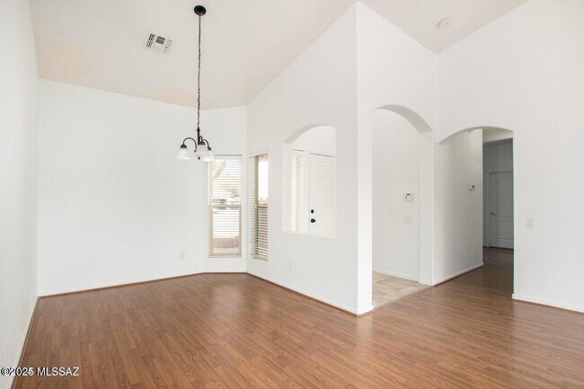 Foto del edificio - 9162 N Treasure Mountain Dr