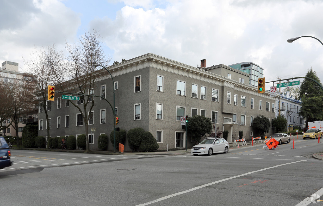 Primary Photo - Laurelhurst Apartments