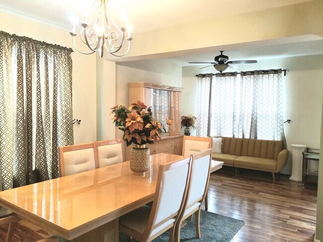 Foto del edificio - 725 N Sleepy Hollow Ln
