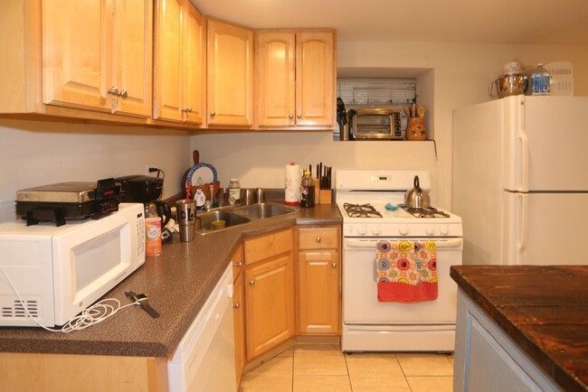 Foto del edificio - 2137 N Sheffield Ave