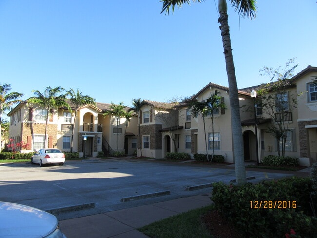 Building Photo - 3370 NE 14th Dr