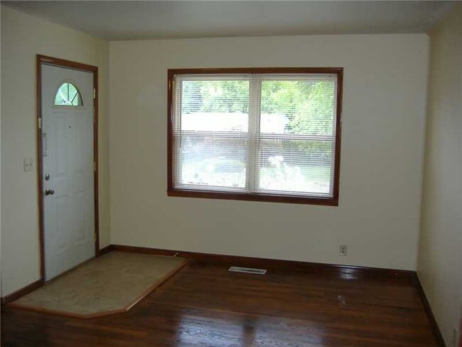 Building Photo - 1212 W Pine St