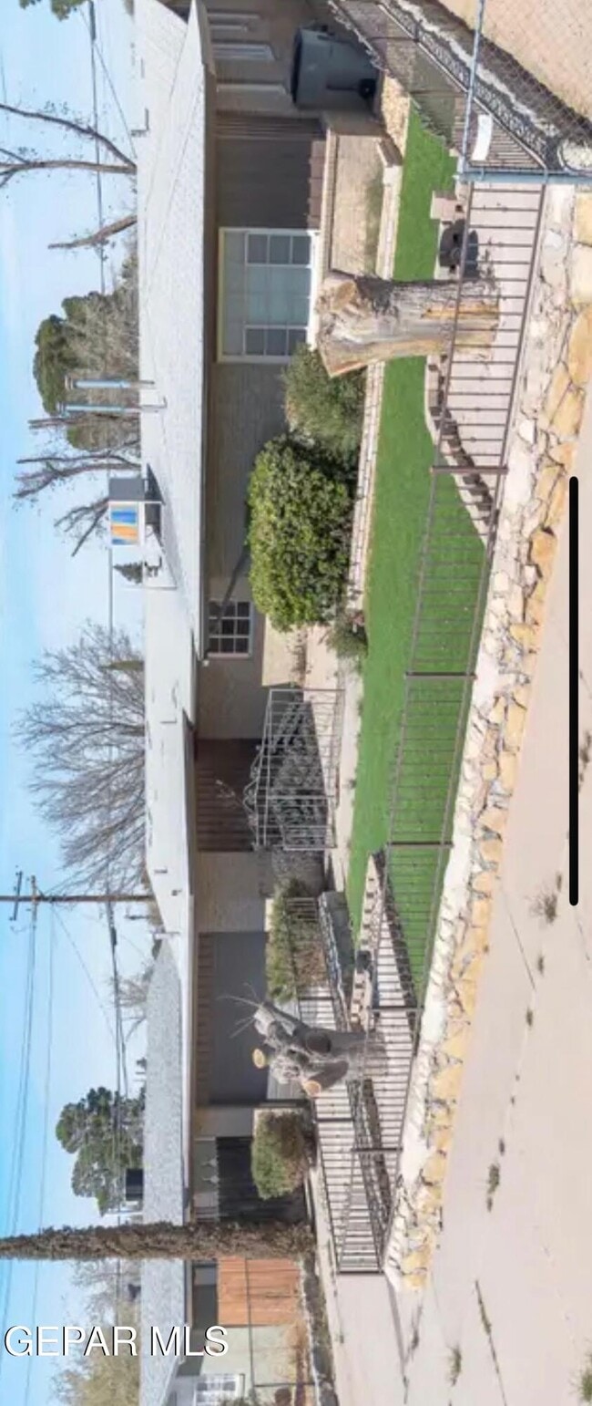 Building Photo - 9613 Album Ave