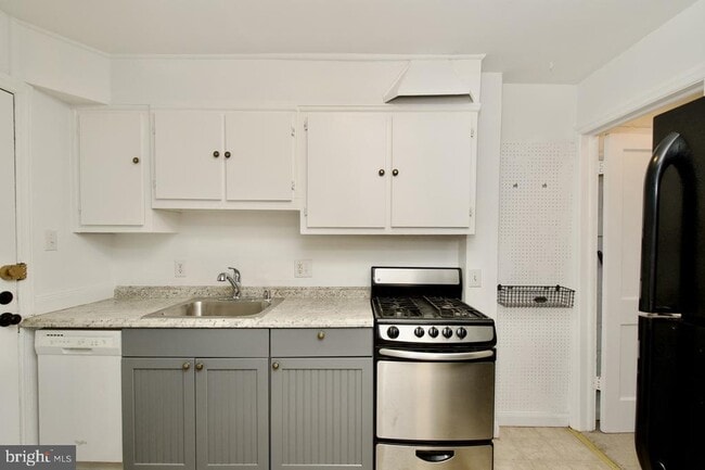 Foto del edificio - 5715 Fenwick Dr