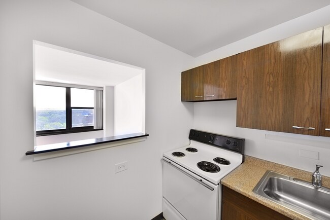 Foto del edificio - 7447 S South Shore Dr